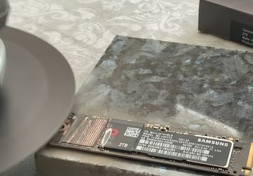 Немецкая техподдержка Samsung предложила пользователю просверлить SSD или разбить его молотком в рамках гарантийного обслуживания