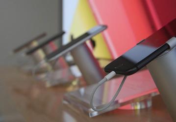 Дефицит смартфонов Apple, Samsung и Xiaomi в России отменяется: ретейл восстановил ассортимент до январского уровня