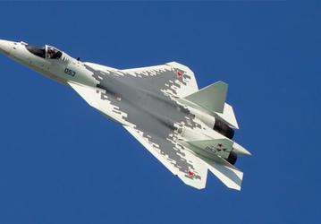 У новейшего истребителя Су-57 может появиться двухместная версия — для удобства взаимодействия с беспилотниками