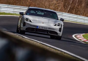 Новый рекорд на знаменитой трассе Нюрбургринг установил Porsche Taycan Turbo S