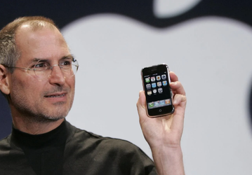Этот iPhone не распечатывали более 15 лет
