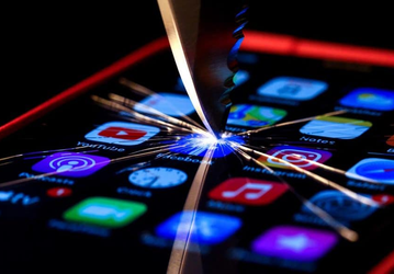 Большая зачистка: Apple и Google удалили почти 600 тысяч приложений из App Store и Google Play
