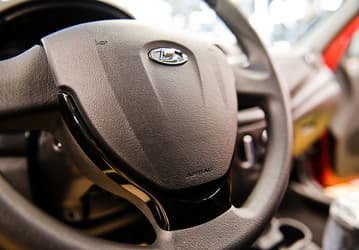 Выяснилось, кто делает подушки безопасности для АвтоВАЗа. Завод не стал искать новых поставщиков, а договорился со старыми