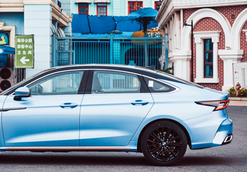 Китайский конкурент Toyota Camry может выйти в России. Ориентировочные цены Chery Arrizo 8