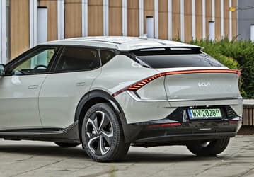 Электромобиль Kia EV6, посрамивший суперкары, выходит в России. Он будет доступен в заднеприводной и полноприводной версиях