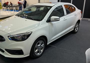 В России появится иранский заменитель Lada Vesta, похожий на Hyundai Solaris. Подробности о Saipa Shahin и других моделях