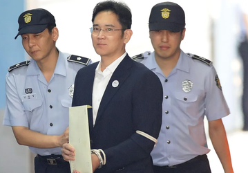 Лидер Samsung был помилован президентом Южной Кореи и снова возглавит компанию