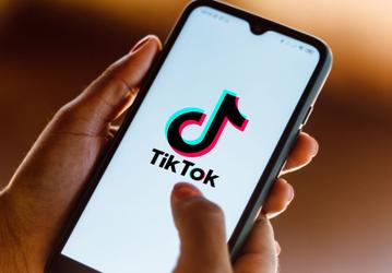 Похоже, TikTok может отслеживать поведение пользователей в своём приложении, в том числе на других сайтах