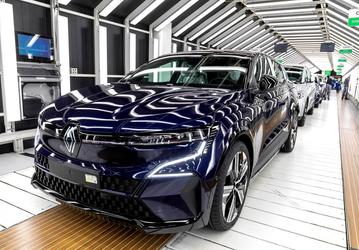 Европейские автогиганты Renault и Stellantis остановят производство из-за нехватки микросхем