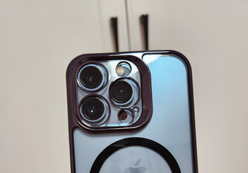 Камера iPhone 13 Pro кажется крошечной в чехле для iPhone 14 Pro