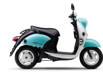 Представлен электроскутер Yamaha, который заряжается за три часа и весит 68 кг
