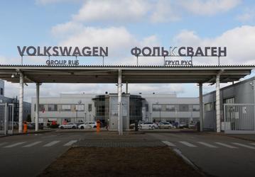 Volkswagen может продать свой российский бизнес Steyr Automotive. При этом немецкая компания возобновит производство автомобилей в России, но под другим брендом