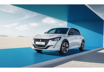 Представлен новый Peugeot e-208: более мощный двигатель и увеличенный запас хода