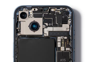 «Это самое значительное изменение дизайна iPhone за долгое время», — iFixit назвали iPhone 14 самым ремонтопригодным аппаратом Apple за последние годы