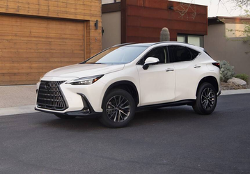 В России отозвали Lexus NX из-за проблем с ПО