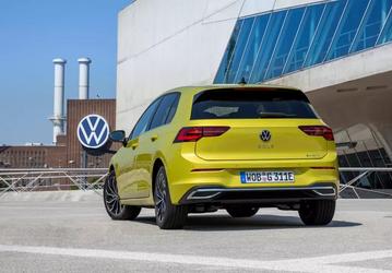 Илон Маск ошибается? Бензиновый Volkswagen Golf подорожал в Европе наполовину за последние годы