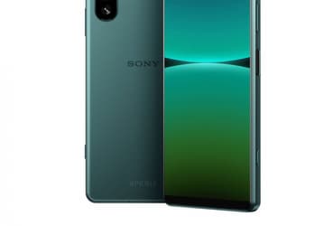Экран OLED 6,1 дюйма, Snapdragon 8 Gen 1, четыре 12-мегапиксельные камеры, 5000 мА·ч. Представлен субфлагман Sony Xperia 5 IV, который стоит как Galaxy S22 Ultra
