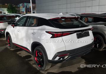 Новейшие кроссоверы Omoda C5 наконец приехали в Россию. Новинки показали на площадке дилера в Москве