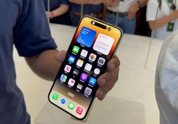 Где же у него кнопка? Apple подтвердила, что на iPhone и iPad будет больше рекламы без возможности её отключения