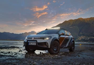 Это электрический спортивный и одновременно внедорожный кроссовер Volkswagen. Компания показала ID. Xtreme