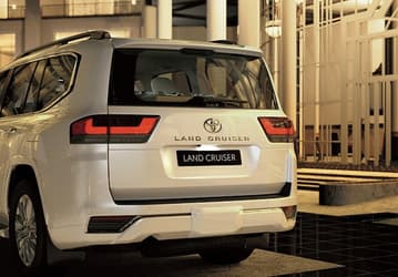 Покупатели Toyota Land Cruiser могут сэкономить миллион рублей и даже больше — всё благодаря Казахстану