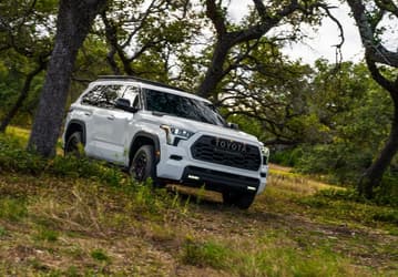 Огромная Toyota Sequoia нового поколения с маленьким расходом топлива встала на конвейер