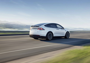 Tesla подешевела уже наполовину на фоне растущих проблем