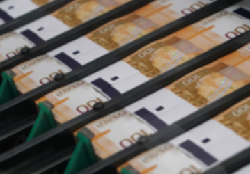 Российские банкоматы оказались не готовы к новым сторублёвкам
