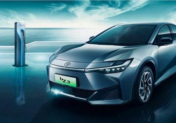 Снаружи – чуть крупнее Corolla, внутри – просторнее Camry. Toyota представила электрический седан bZ3