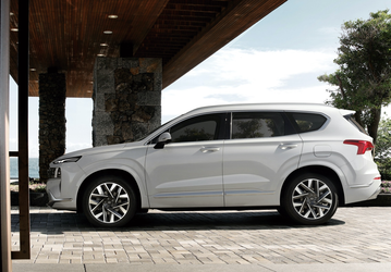 У российских дилеров появились Hyundai Santa Fe и Tucson из Южной Кореи с заводской гарантией. Названы цены