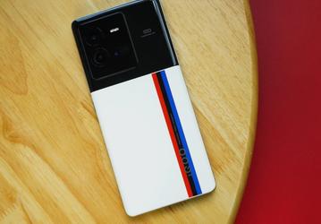 Snapdragon 8 Gen 2, 100 Вт, 144 Гц и пара линейных вибромоторов. Появились данные о смартфоне iQOO 11