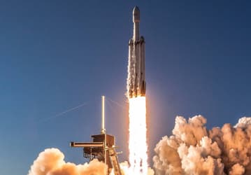Эту ракету SpaceX не запускала более трёх лет. Falcon Heavy готовится к первому с середины 2019 года полёту