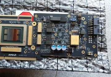 Похож на обычную видеокарту, но во многом совсем другой. Ускоритель Instinct MI100 сфотографировали без системы охлаждения