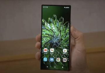 Motorola показала концепт смартфона с разворачивающимся экраном