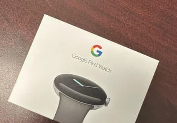 Фотографии первой распаковки умных часов Pixel Watch попали в Сеть. Для работы понадобится смартфон с Android 8.0 или новее