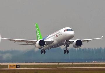 Первый узкофюзеляжный реактивный самолёт C919 будет запущен в коммерческую эксплуатацию в декабре. Разработка аналога Boeing 737 и Airbus A320 началась в 2008 году