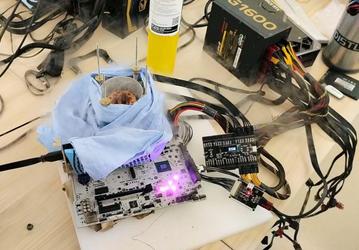 Core i9-13900K может стать первым в истории потребительским CPU, который сможет работать на частоте 9 ГГц. Пока же его разогнали почти до 8,9 ГГц