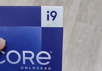 Счастливый обладатель ещё официально не вышедшего Core i9-13900KF опубликовал фото упаковки и скриншот из бенчмарка