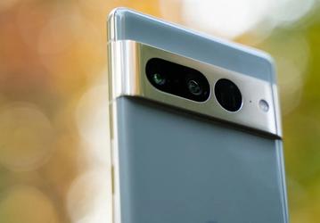 Google всё никак не научится делать беспроблемные смартфоны. Pixel 7 Pro только вышел, а у него уже нашли первую серьёзную проблему с экраном