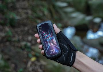 Крошечный корпус, 4,5 дюйма, оригинальный дизайн, NFC и неубиваемое исполнение — за 120 долларов. KingKong Mini 3 выходит 17 октября