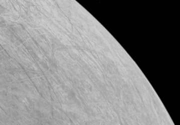 Там может быть инопланетная жизнь. Космический аппарат Juno пролетел всего в 350 км от поверхности Европы