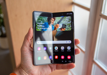 Samsung теряет хватку. Продажи её сгибающихся смартфонов падают но фоне роста рынка, согласно данным DSCC 
