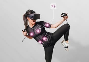 Виртуальная реальность становится реальнее: на CES 2023 показали одежду, которая имитирует попадания пуль, удары ножом и укусы насекомых