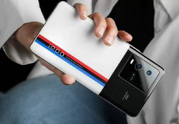 2K 144 Гц, 50 Мп с OIS, 5000 мА·ч и 120 Вт, а скоро и настройка частоты дискретизации сенсорного экрана. iQOO 11 получит обновление прошивки