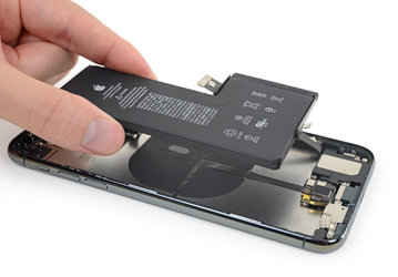 Пока Европа хочет вернуть сменные аккумуляторы, Apple повышает цену негарантийной замены этого элемента 