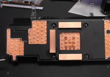 Так выглядит препарированная испарительная камера Radeon RX 7900 XTX. Но в ней ли кроется проблема перегрева видеокарты?
