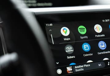 В Android Auto скоро можно будет звонить через Whatsapp