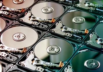 Новая статистика на основе использования 230 000 жёстких дисков. Средний показатель выхода из строя в течение года составил 1,37%