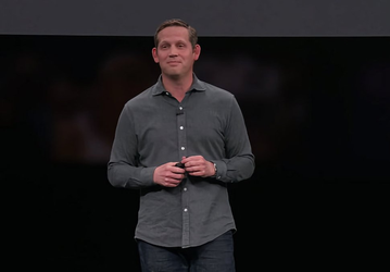 Один из топ-менеджеров Apple Питер Стерн покидает компанию