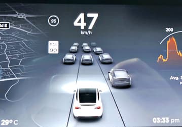 Tesla вернула свои отчёты о безопасности автопилота, и данные компании говорят, что с каждым годом он всё лучше